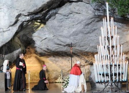Benoît XVI à la Grotte de Lourdes