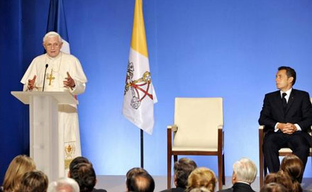 Benoît XVI reçu à l'Elysée par Nicolas Sarkozy