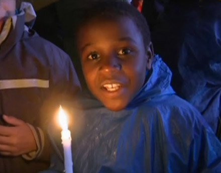 Benoît XVI à Lourdes pour la procession aux flambeaux