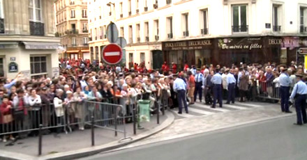 Benoît XVI dans les rues de Paris