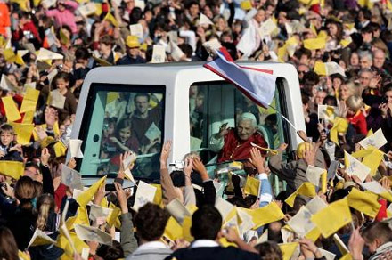 Arrivée de Benoît XVI aux Invalides