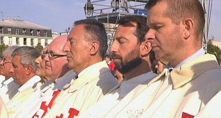 Chevaliers de l'Ordre de Malte lors de la messe de Benoît XVI aux Invalides