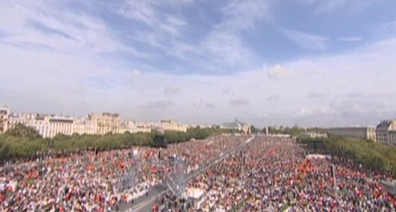 BenoitXVI-Paris-Invalides.jpg
